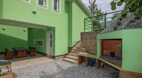 Grand logement convivial et familial avec jardin, terrasse et barbecue | Vue piscine | Avec animaux acceptés - Image 3