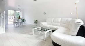 Gala Rooms Homestay - Free Parking - Image 2