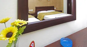 Hotel Paris - Image 3
