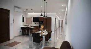 Flat 1, Large 3 bedroom Apartment, near Beaches and Countryside, Sleeps 11 - Image 3