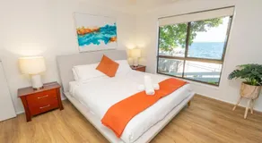 Amity Treetops - Prime Location - Sleeps 7 - Image 2