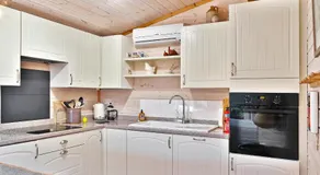 The Lodge - Luxury Lodge with Super King Size Bed, Kitchen & Shower Room - Image 5