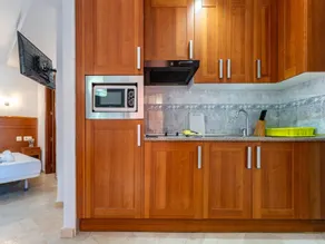 CT 240 - Beachfront Apartment -Don Juan Manilva - Image 4