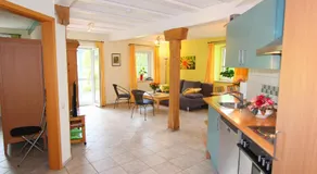 Attraente appartamento adatto alle famiglie con barbecue, terrazza e giardino | Vista sul giardino - Image 2