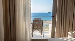 Pnoé Sea View Suites - Image 4