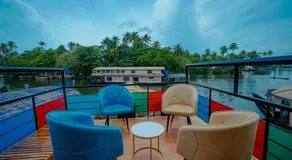 Dreams Spectrum Luxury houseboat - Image 2