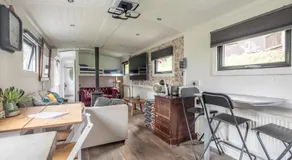 Central Cambridge Widebeam Houseboat - Image 3