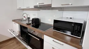 Luxe Studio in City Center with FREE Parking - Image 4