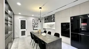 Stylish 3-bedroom River View Apartment - Image 4