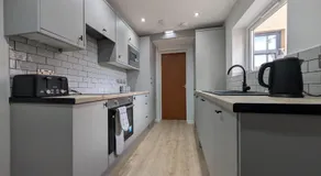 Numero Uno Ensuite 3BR Flat Hot Tub Wifi Parking Contractor and Group Friendly - Image 3