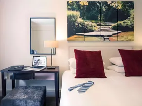 Sunday Hotels Box Hill - Image 2