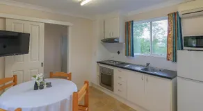 Tropical Hibiscus Caravan Park - Image 3