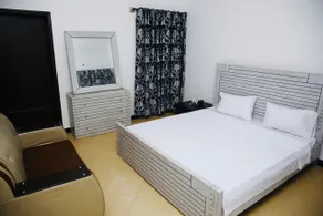 Lux Lounge Guest House - Image 3