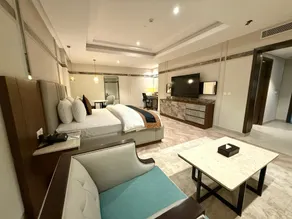 Hotel Space Crest - Image 2