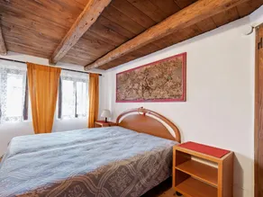 Lovely Holiday Home in Montaner with Patio - Image 4