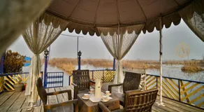 Dolphin houseboat - Image 2