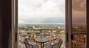 Family-Ready Skyline Retreat near BGC with Free Parking - Image 5