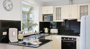 Cliff Haven Retreat - Image 5