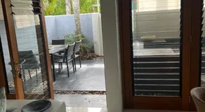 Beachside Apartment 1 with plunge pool - Image 5