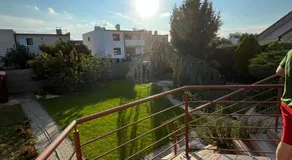 4 Bedroom Elegant, beautiful and spacious home with a botanical garden - Image 4