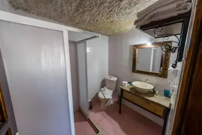 Elite Cave Suites - Image 5