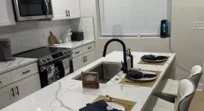 Modern 4BR- Near Everything! - Image 2