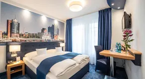 Hotel Hanseport Hamburg - Image 2