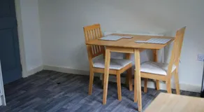 2 Bedroom Apartment - Free Parking - Image 4
