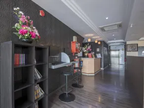 The Noble Hotel - Image 2