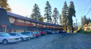 River's Edge Lodge - Image 5