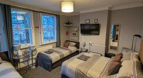 Caversham Lodge - Image 2