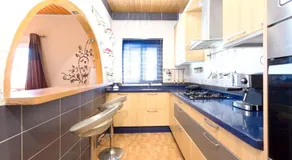 Charmante maison de vacances entièrement équipée avec terrasse, barbecue et jacuzzi | Vue ville | Idéale pour le télétravail - Image 3