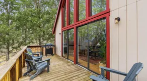 Forest 2BR chalet w hot tub & backyard - Image 5