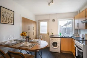 Bungalow - 2 Bed - Free Parking - Image 3