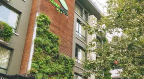 Green Hotel - Image 4