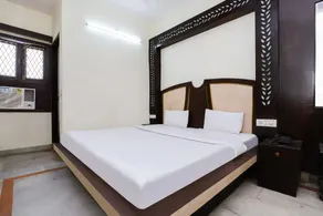 SPOT ON 40045 City palace guest house - Image 4
