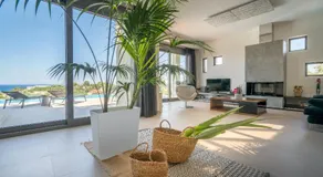 Akemi Luxury Villa - Image 4
