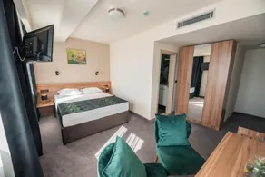 Hotel Aloha - Image 5