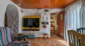 Silence's Cave Rural House - Image 2