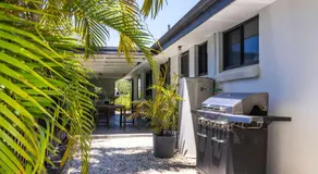 Pool Oasis - Swimming Pool - 10 Mins Walk to Beach - Image 5