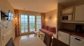 T2 Charmant avec Piscine et Vue Océan à Urrugne - Image 5