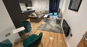 The Courthouse Stylish Serviced Living - Image 2