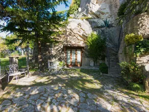 Romantic Medieval Escape - Image 4