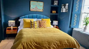Stylish Retro Hotel Room above Pub - Image 2