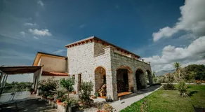 Stone house - Image 3