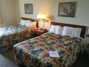 Country Hearth Inn & Suites Willard - Image 2