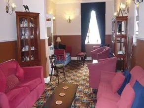 The Grapes Hotel - Image 2