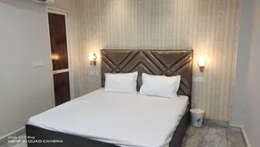 OYO White Orchid - Image 5