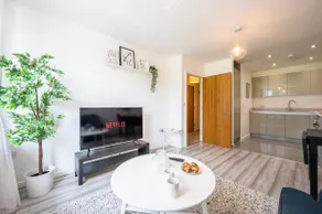 Waterside - Free Parking - WIFI - Great Location - Image 2