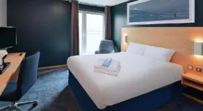 Travelodge Plymouth - Image 4